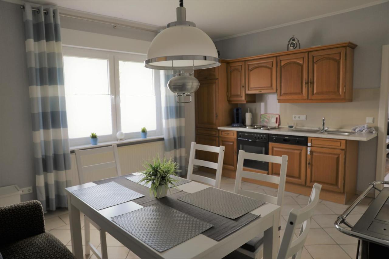 Sinis Friesenstube Appartement Zwischenbergen Buitenkant foto